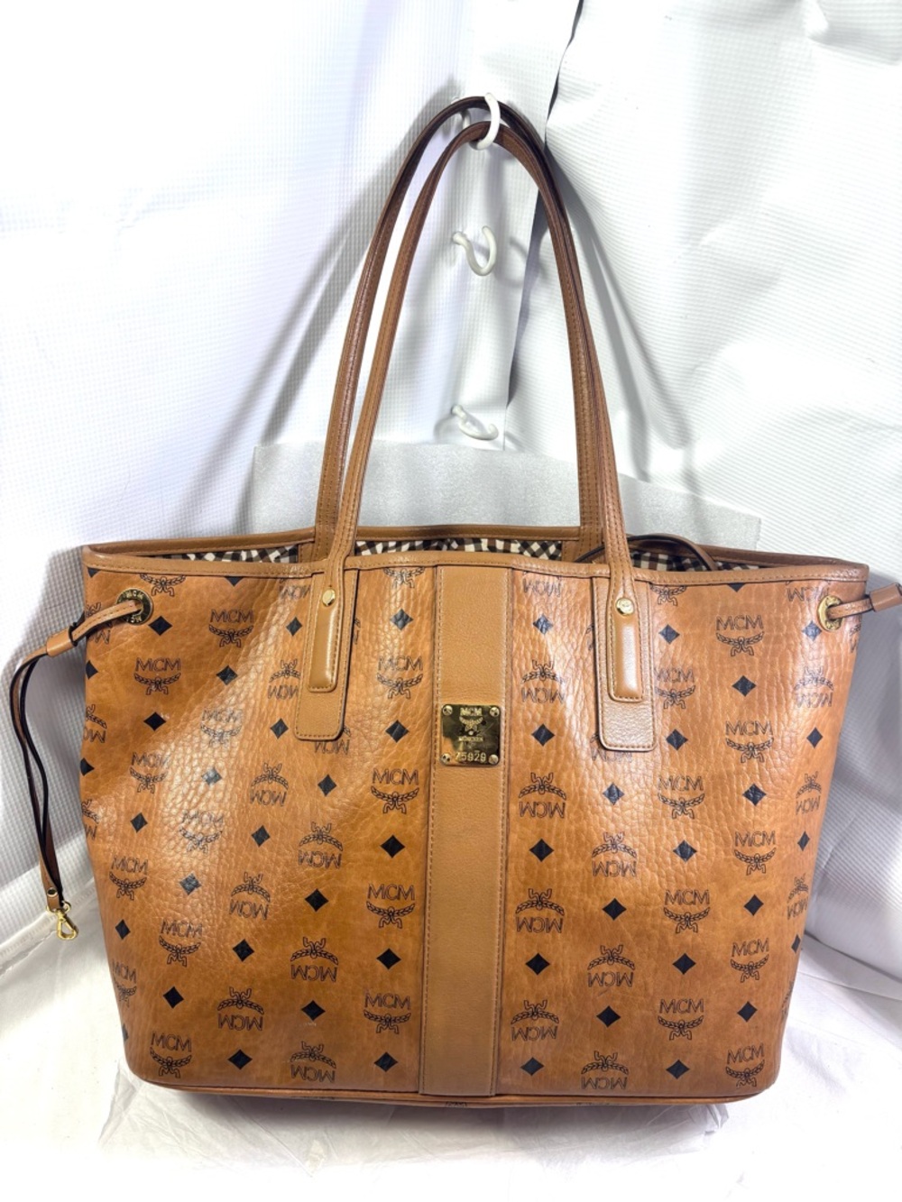MCM Liz Reversible MD Tote. Cognac/Gold. - Picture 3 of 17